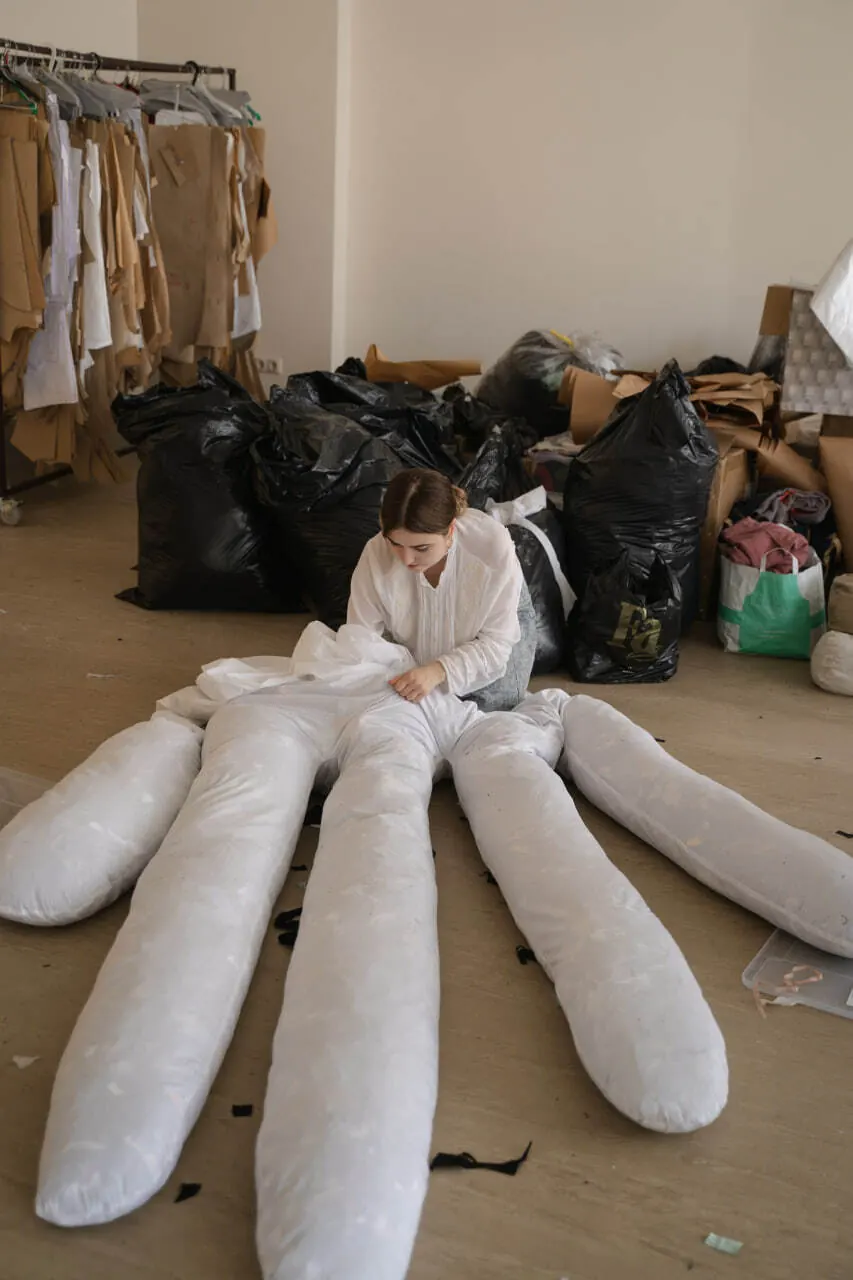 Production offcuts collected as material for the sculpture